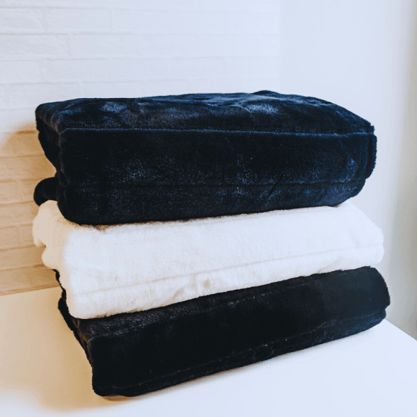 Luxe Faux Fur Throw Blanket Supply