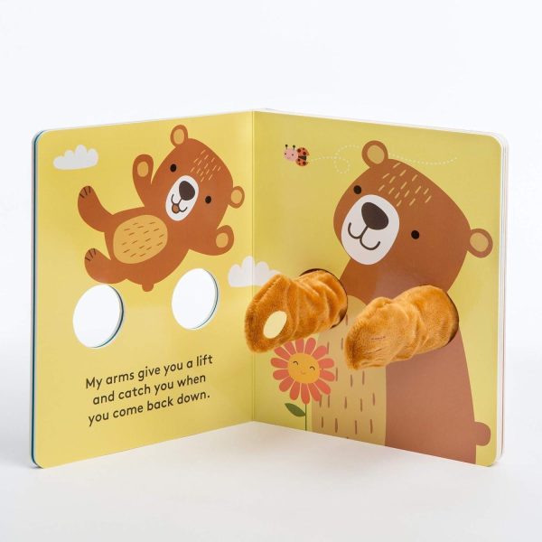 Hug Me Little Bear: Finger Puppet Book Fashion - Image 4