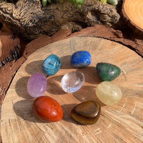 7 Chakra Tumbled Crystals Set PLUS Bonus Crystal+ Pouch For Sale - Image 3
