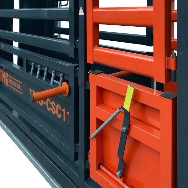 TMG Industrial 10’ Squeeze Cattle Work Chute 4500-lb Weight Scale, Side Exit, Side Squeeze, Upper Lower Swing Openings, LCD Weight Display, TMG-CSC11 Supply - Image 4